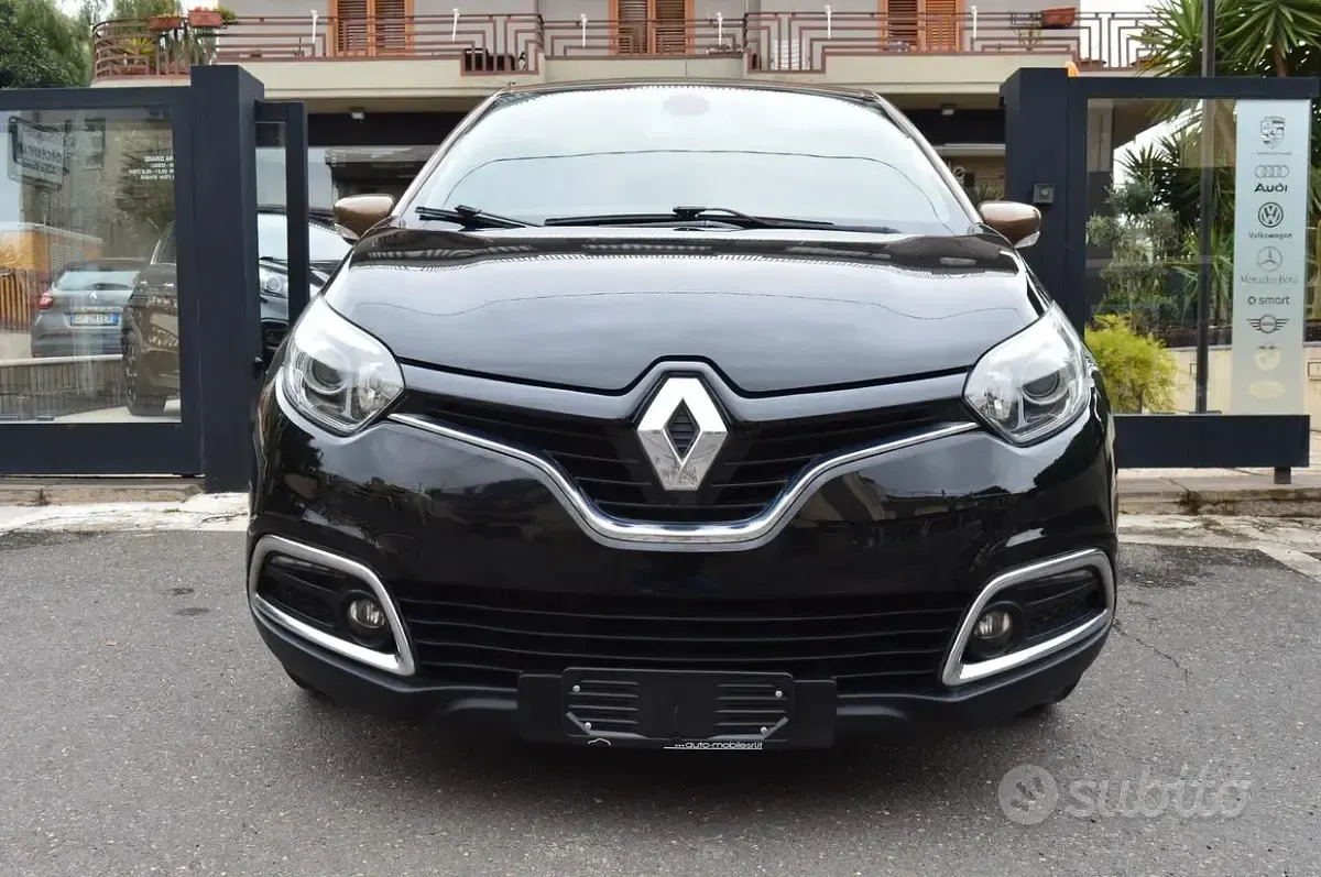 Usata Renault Captur Intens 110 CV (80 kW) 2016 Nero SUV