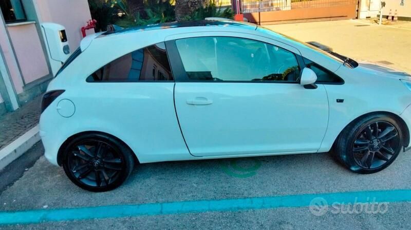 Usata Opel Corsa 75 CV (55 kW) 2011 Bianco Utilitaria