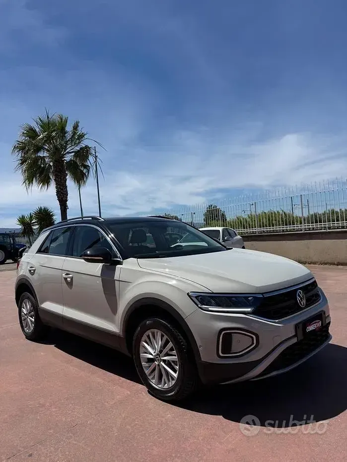 Usata VW T-Roc 110 CV (80 kW) 2022 Beige SUV