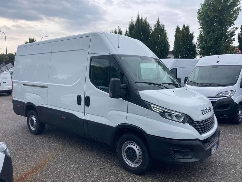Usata Iveco Daily 136 CV (100 kW) 2020 Bianco Furgone