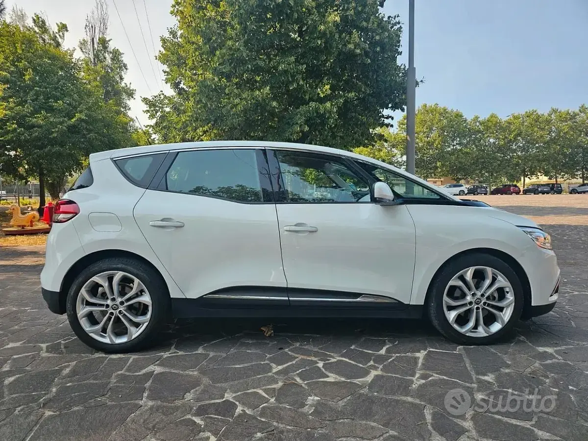 Usata Renault Scénic IV Initiale 150 CV (110 kW) 2019 Bianco Monovolume