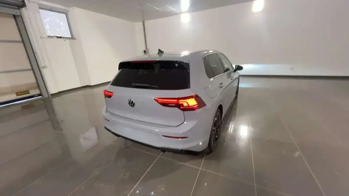 Nuova VW Golf VIII R-line Plus 150 CV (110 kW) 2026 Grigio Berlina