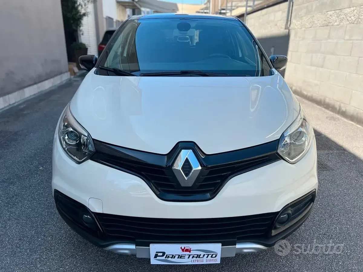 Usata Renault Captur Intens 90 CV (66 kW) 2017 Beige SUV