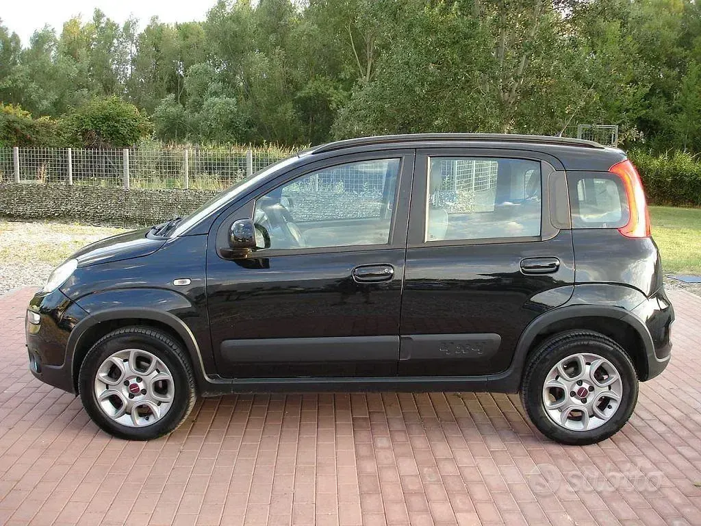 Usata Fiat Panda 4x4 Climbing 75 CV (55 kW) 2014 Nero Utilitaria