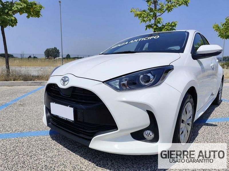 Bianco Usata 2023 Toyota Yaris Active Tre volumi | 14.900 € (Buon prezzo) - Immagine 1/4