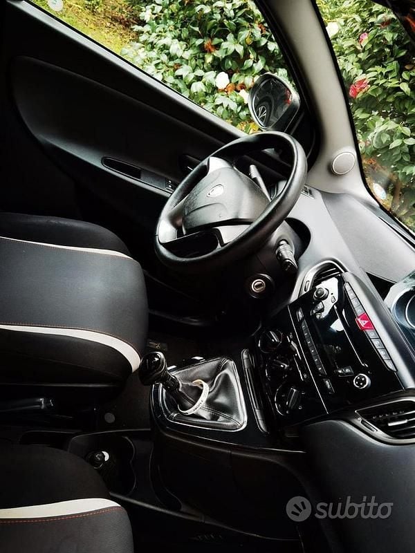 Usata Lancia Ypsilon 95 CV (69 kW) 2015 Utilitaria