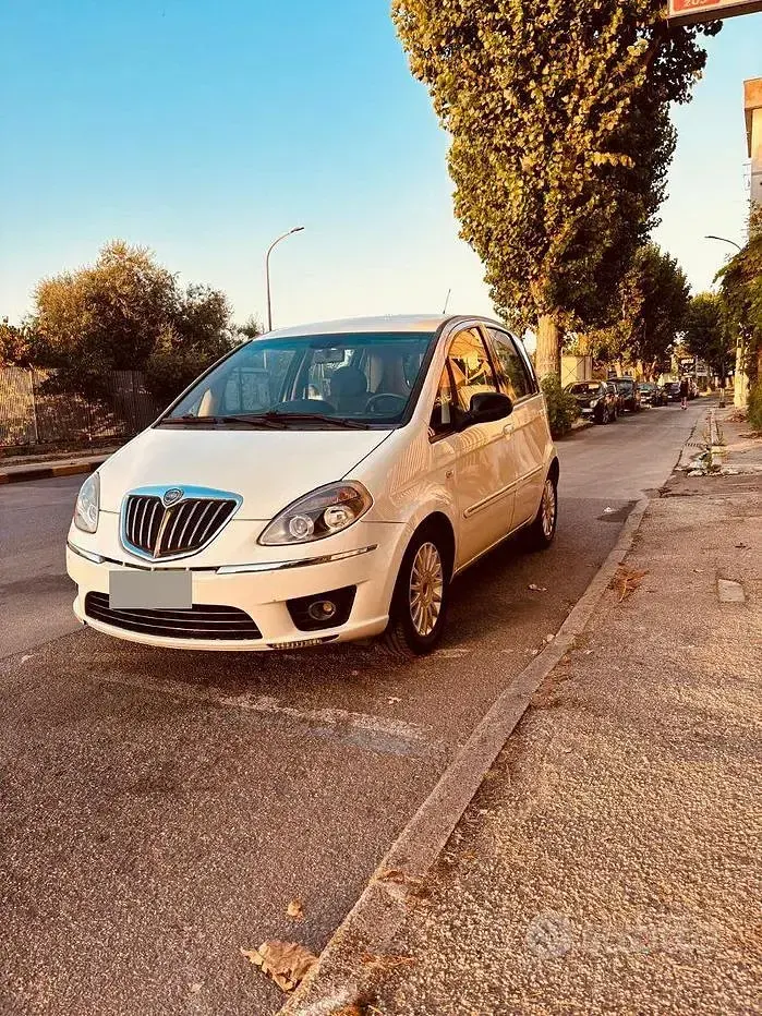 Usata Lancia Musa 95 CV (69 kW) 2011 Bianco Monovolume