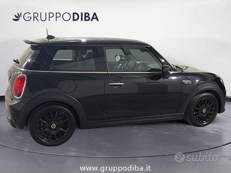 Usata Mini Cooper SE 75 kW (102 CV) 2022 Nero Utilitaria