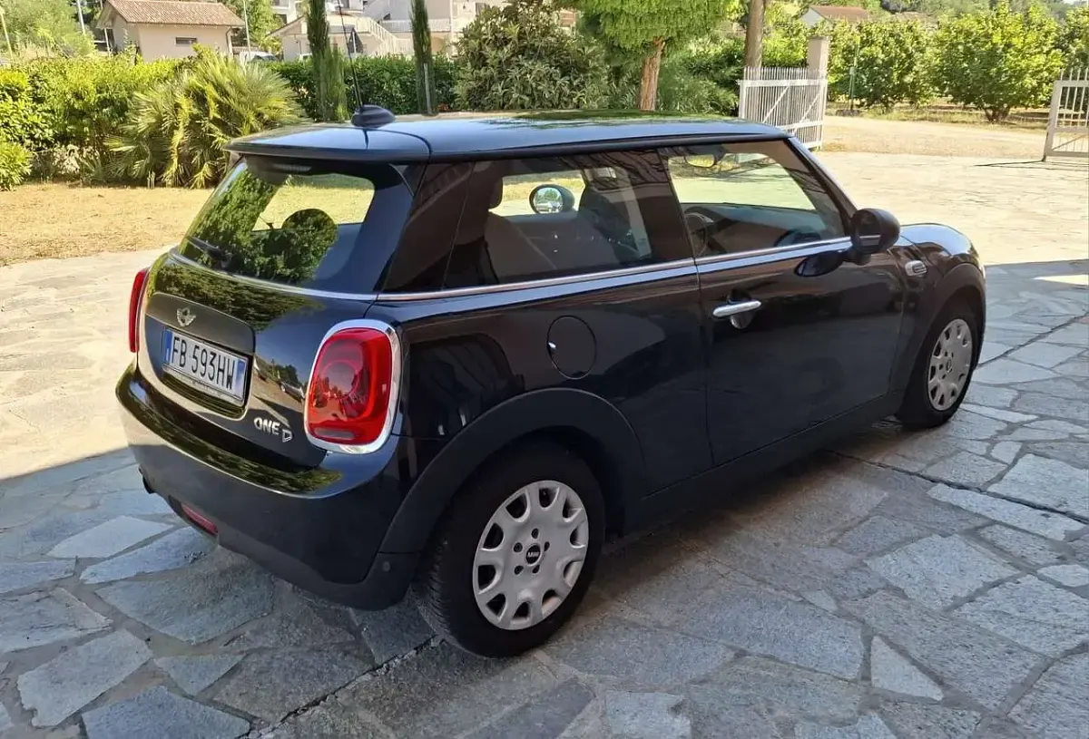 Usata Mini One D Business 95 CV (69 kW) 2015 Nero Utilitaria