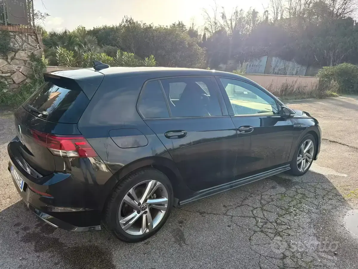 Usata VW Golf VIII R-line 150 CV (110 kW) 2022 Nero Berlina