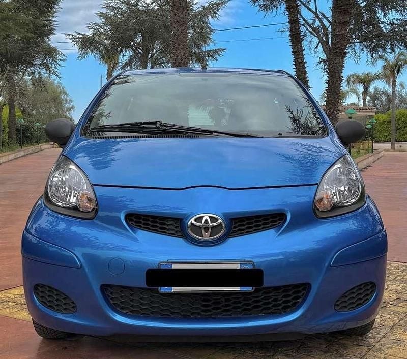 Usata Toyota Aygo Connect Style 68 CV (50 kW) 2011 Blu Utilitaria