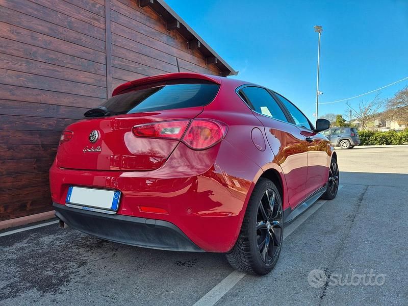 Usata Alfa Romeo Giulietta 120 CV (88 kW) 2014 Rosso Utilitaria