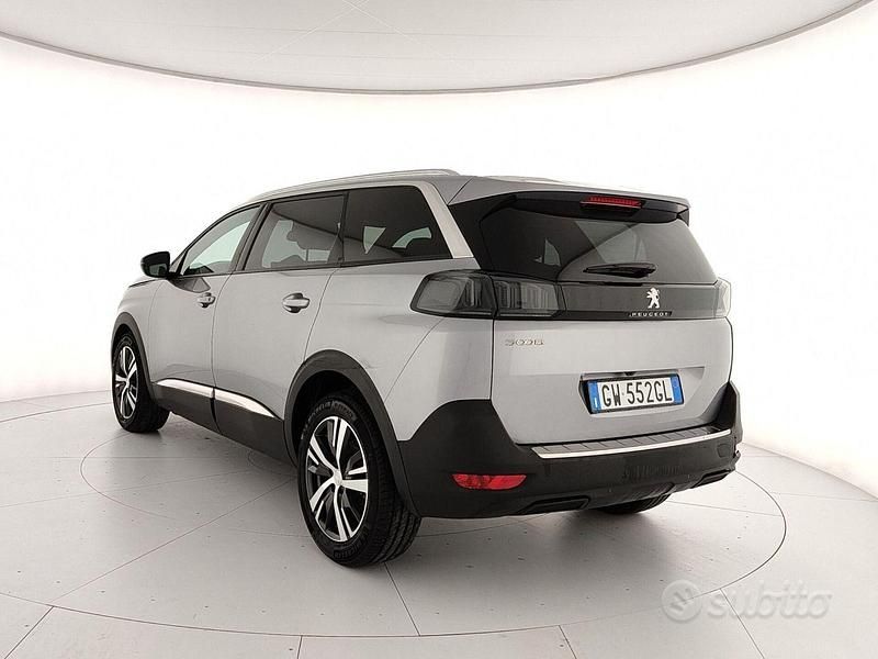 Usado Peugeot 5008 Allure 131 CV (96 kW) 2024 Gris SUV