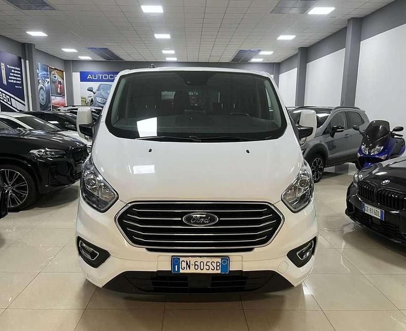 Usata Ford Tourneo Custom Titanium 150 CV (110 kW) 2023 Frozen white Furgone