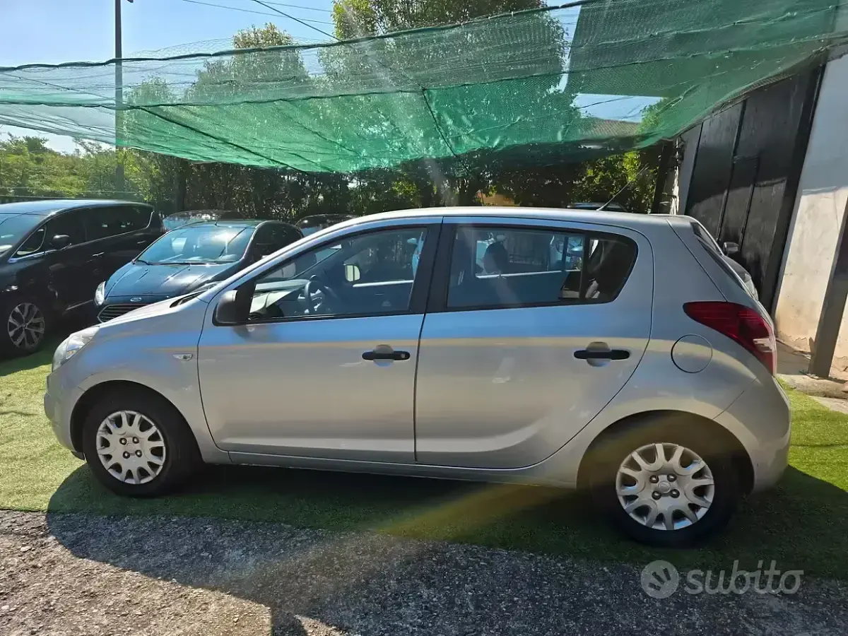 Usata Hyundai i20 78 CV (57 kW) 2009 Grigio Utilitaria