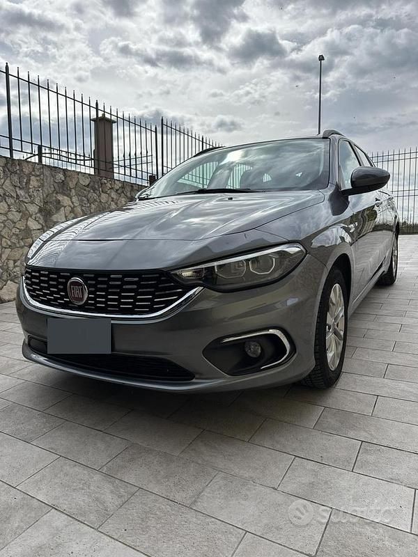 Usata Fiat Tipo Business 120 CV (88 kW) 2018 Marrone Station wagon