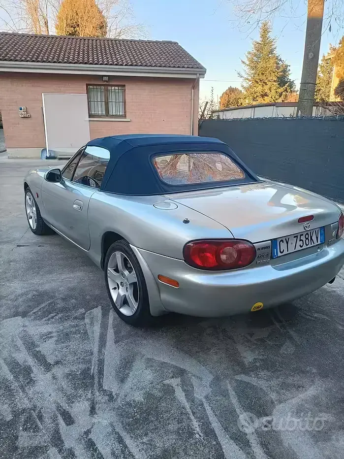 Usata Mazda MX5 146 CV (107 kW) 2005 Grigio Cabrio