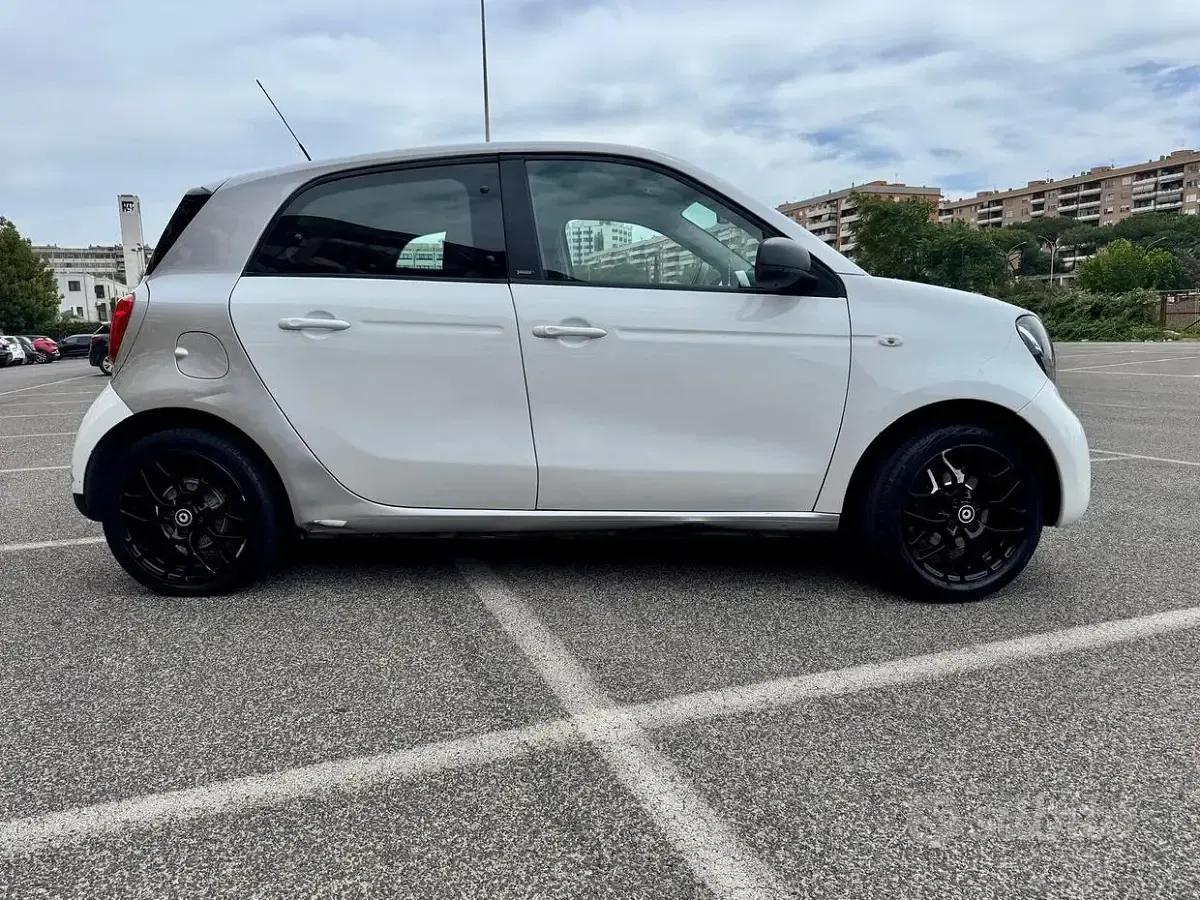 Usata Smart ForFour Passion 71 CV (52 kW) 2017 Bianco Utilitaria