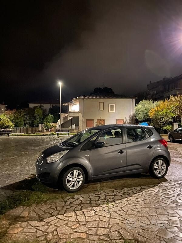 Usata Kia Venga 90 CV (66 kW) 2011 Grigio Utilitaria