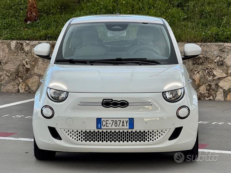 Usata Fiat 500e La Prima 86 kW (118 CV) 2021 Bianco Utilitaria