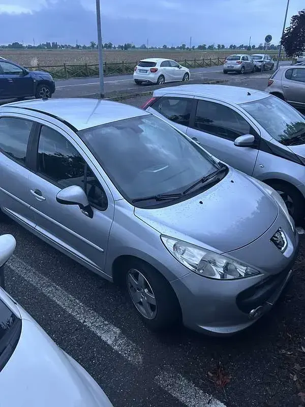 Usata Peugeot 207 73 CV (53 kW) 2009 Berlina