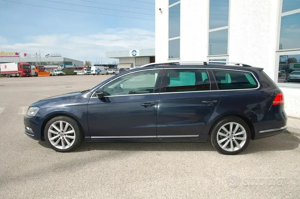 Usata VW Passat Highline 170 CV (125 kW) 2012 Blu Station wagon