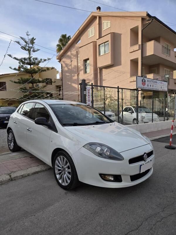 Usata Fiat Bravo Easy 104 CV (76 kW) 2013 Bianco Utilitaria