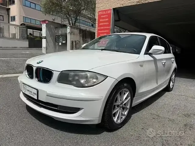 Usata BMW 118 143 CV (105 kW) 2010 Bianco Utilitaria
