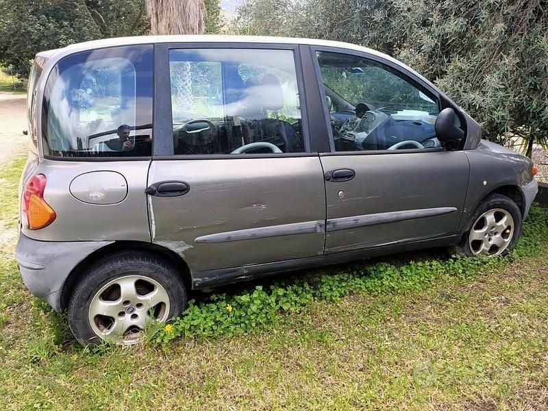 Usata Fiat Multipla 103 CV (75 kW) 2001 Grigio Monovolume