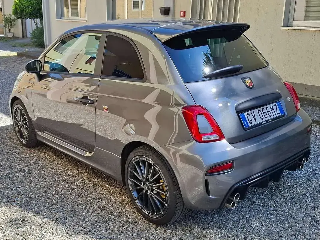 Usata Abarth 695 179 CV (131 kW) 2024 Grigio Utilitaria