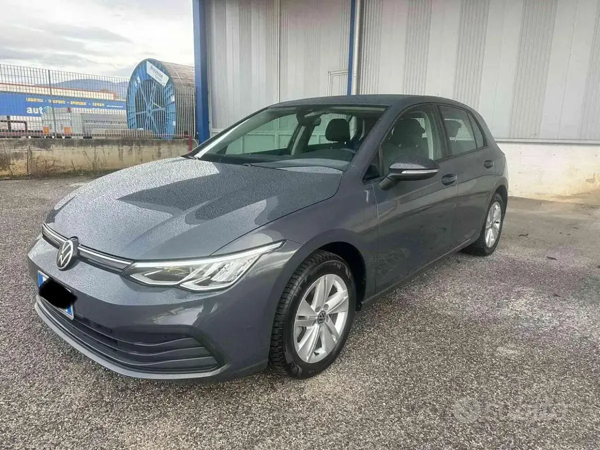 Begagnad VW Golf VII Life 116 HK (85 kW) 2020 Grå Sedan