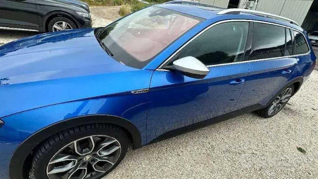 Usata Skoda Superb Scout 4x4 200 CV (147 kW) 2022 Blu/azzurro Station wagon