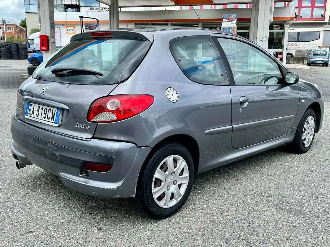 Usata Peugeot 206 60 CV (44 kW) 2010 Berlina