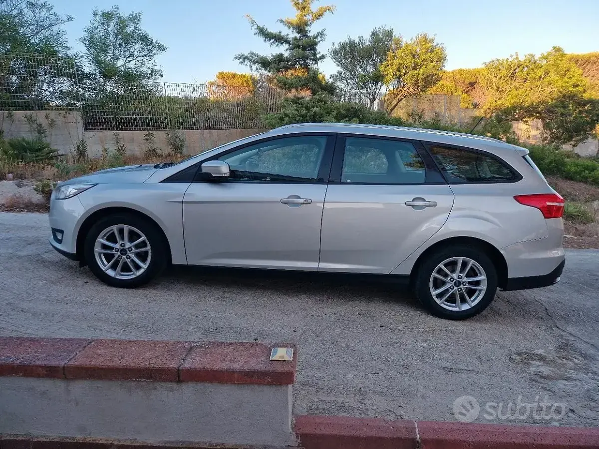 Usata Ford Focus 120 CV (88 kW) 2018 Grigio Station wagon
