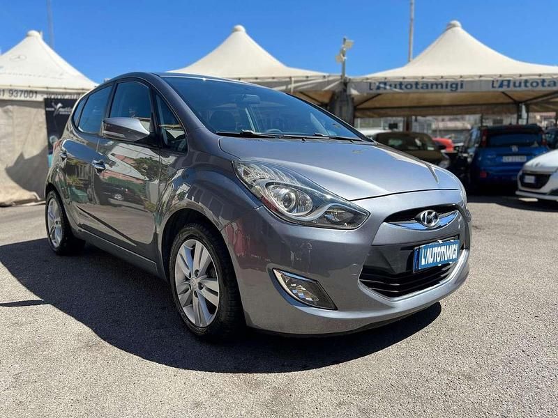 Grigio scuro Usata 2012 Hyundai ix20 Comfort Due volumi | 5490 € (Buon prezzo) - Immagine 1/4