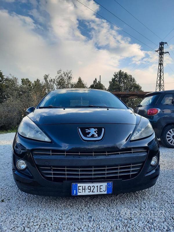 Usata Peugeot 207 Active 70 CV (51 kW) 2011 Nero Berlina