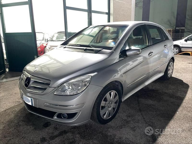Grigio Usata 2009 Mercedes B180 Monovolume | 1300 € (Ottimo prezzo) - Immagine 1/4
