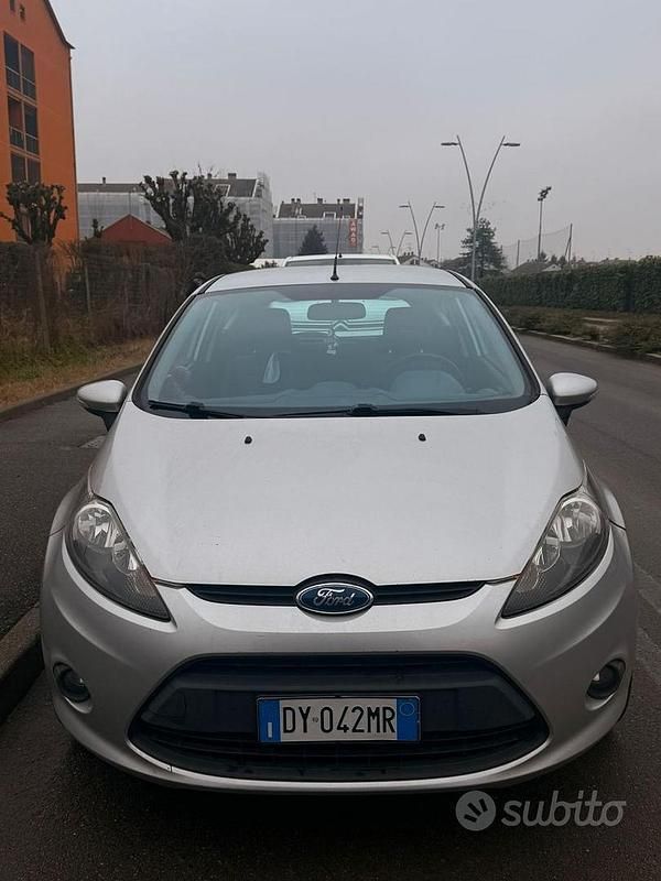 Usata Ford Fiesta 68 CV (50 kW) 2008 Argento Utilitaria