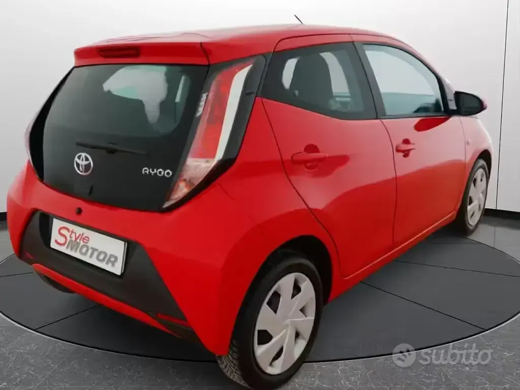 Usata Toyota Aygo Cool 69 CV (50 kW) 2017 Rosso Utilitaria