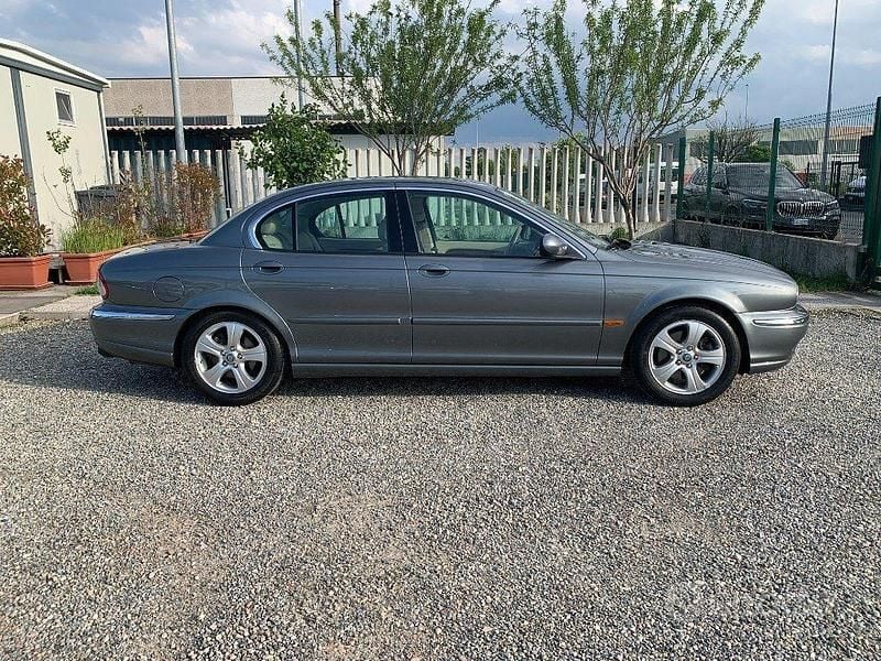 Usata Jaguar X-type Executive 230 CV (169 kW) 2002 Grigio Berlina