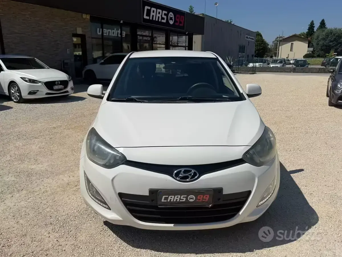 Usata Hyundai i20 Edition 85 CV (62 kW) 2014 Bianco Utilitaria