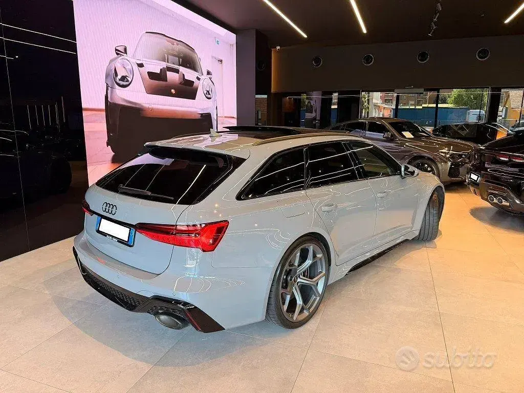 Usata Audi RS6 Performance 630 CV (463 kW) 2024 Grigio pastello Station wagon