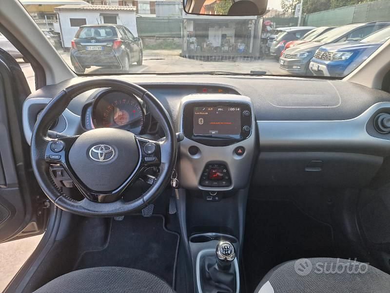 Usata Toyota Aygo Business Edition 69 CV (50 kW) 2018 Grigio Utilitaria