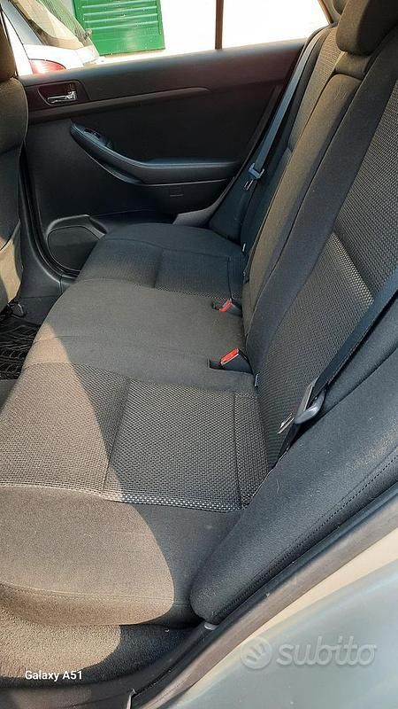 Usata Toyota Avensis 150 CV (110 kW) 2005 Grigio Station wagon