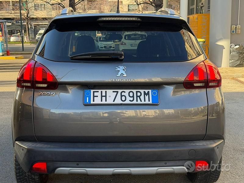 Usata Peugeot 2008 GT-line 99 CV (72 kW) 2017 Grigio SUV