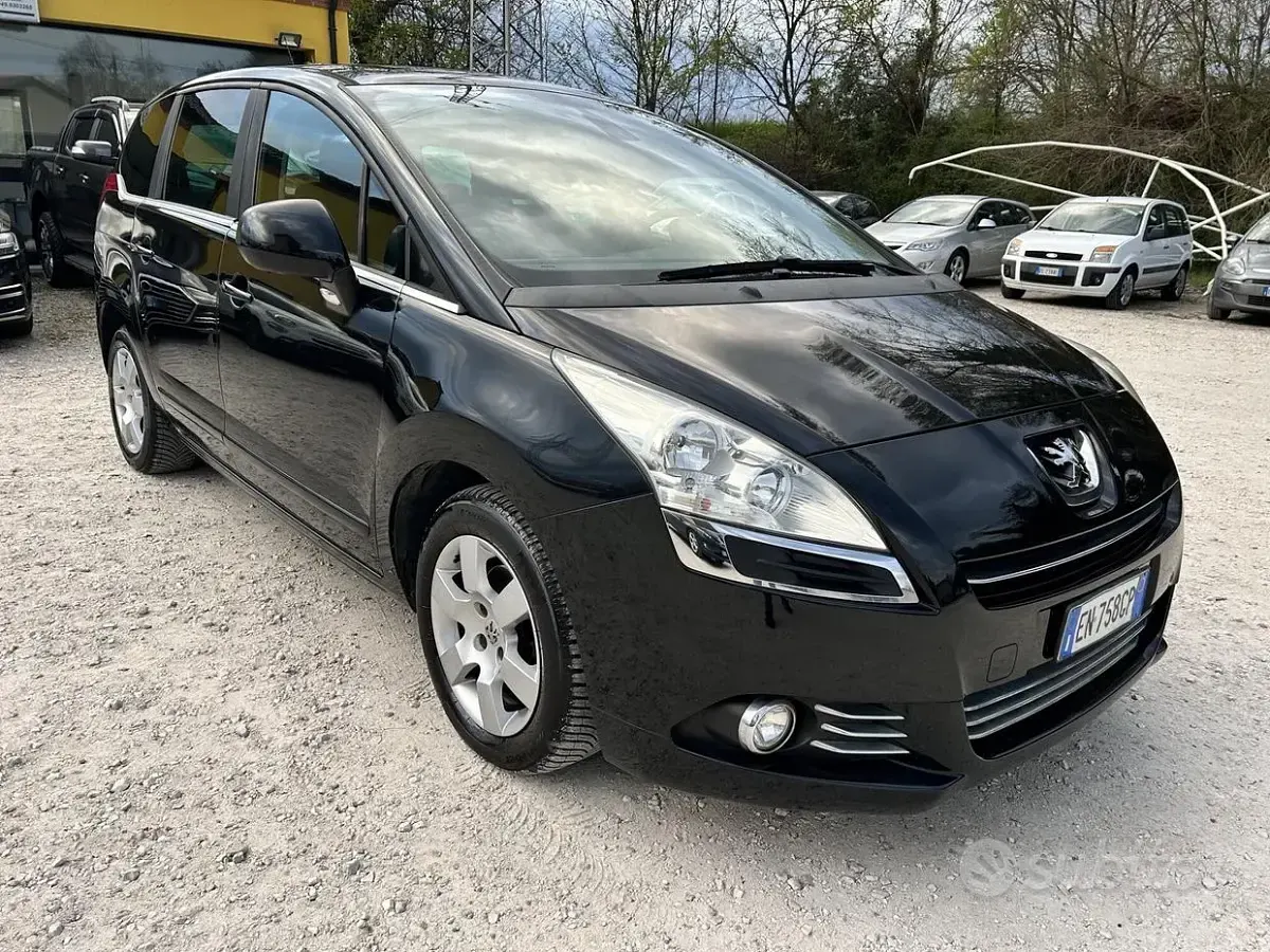 Gebraucht Peugeot 5008 112 PS (82 kW) 2012 Schwarz Van / Kleinbus