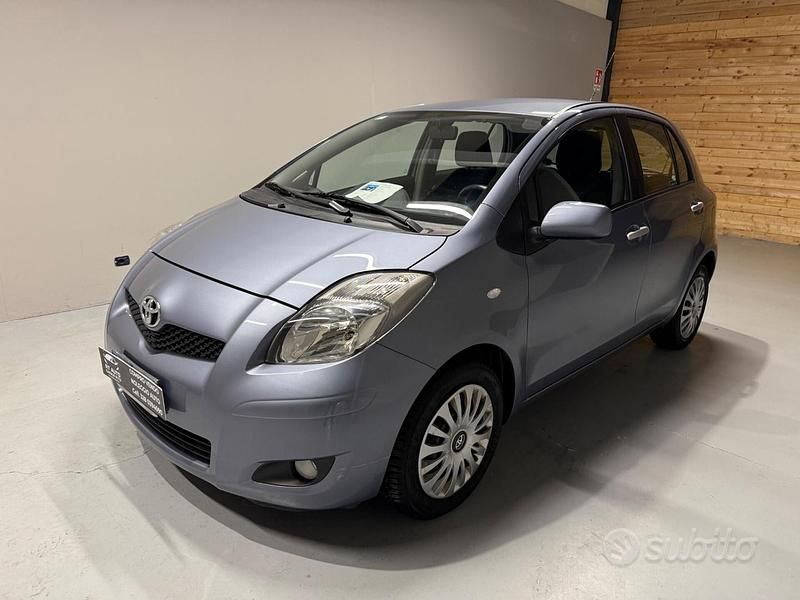 Usata Toyota Yaris Sol 69 CV (50 kW) 2010 Blu Utilitaria