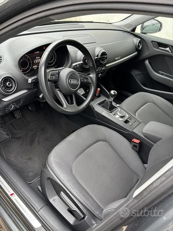 Usata Audi A3 S-Line 116 CV (85 kW) 2019 Grigio Berlina