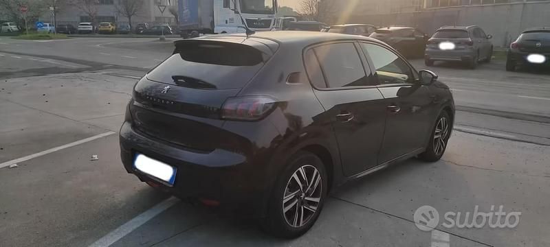 Usata Peugeot 208 Allure 100 CV (73 kW) 2022 Nero Utilitaria