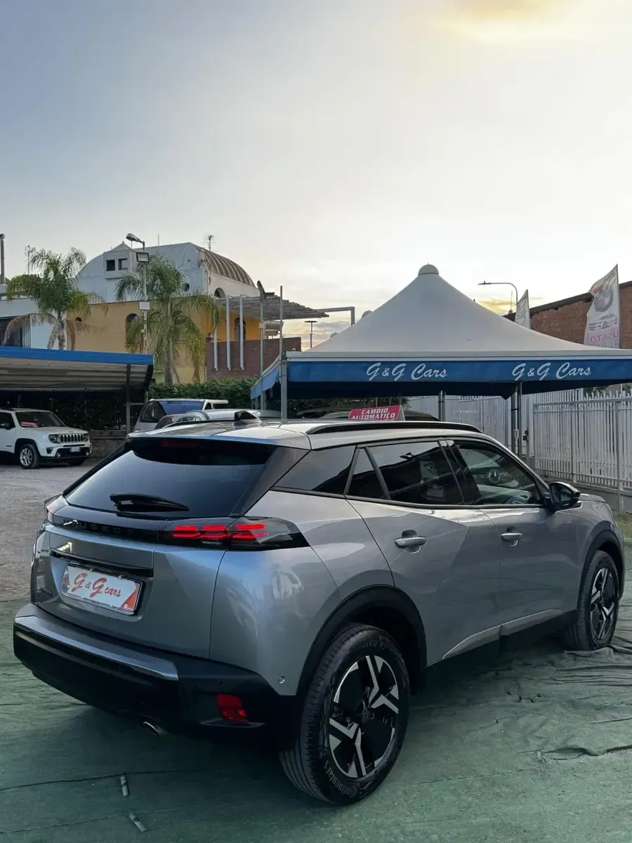 Usata Peugeot 2008 Allure 130 CV (95 kW) 2024 Argento SUV